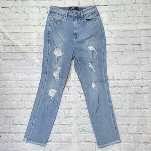 Hollister Curvy Ultra High-Rise Mom Jeans - Light Wash Distressed - 7R / W28
